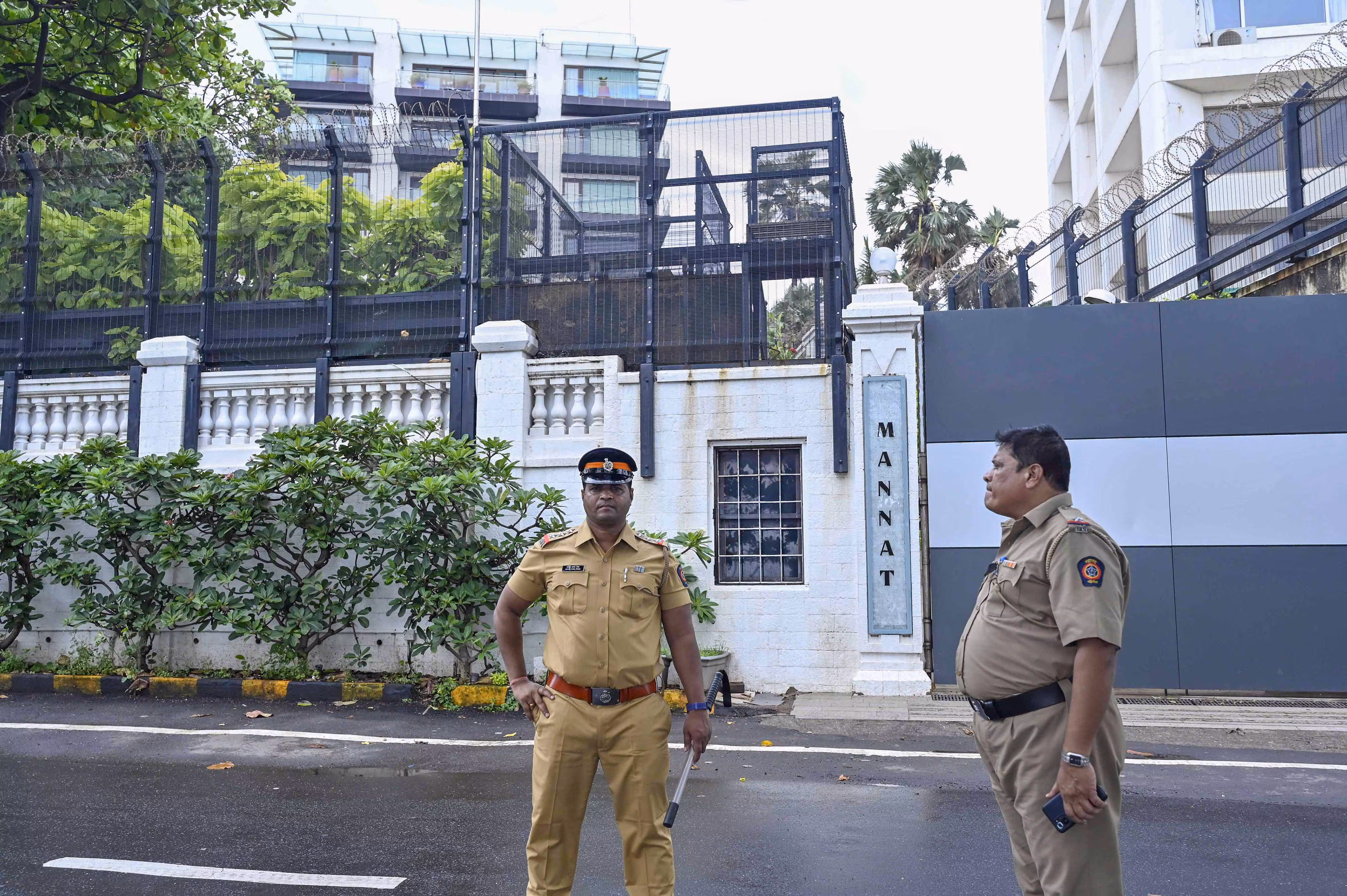25 लाख की नेमप्लेट, जानिए-शाहरुख खान के 'मन्नत' का मेंटेनेंस और बिजली खर्च