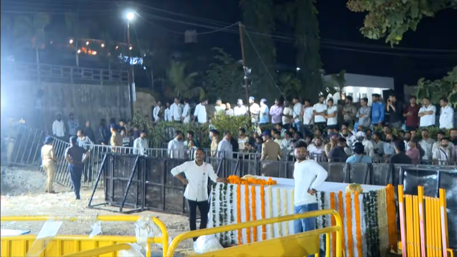 नाना पाटेकर के अंतिम दर्शन के लिए उमड़ा जन सैलाब, राजकीय सम्मान से होगा अंतिम संस्कार
