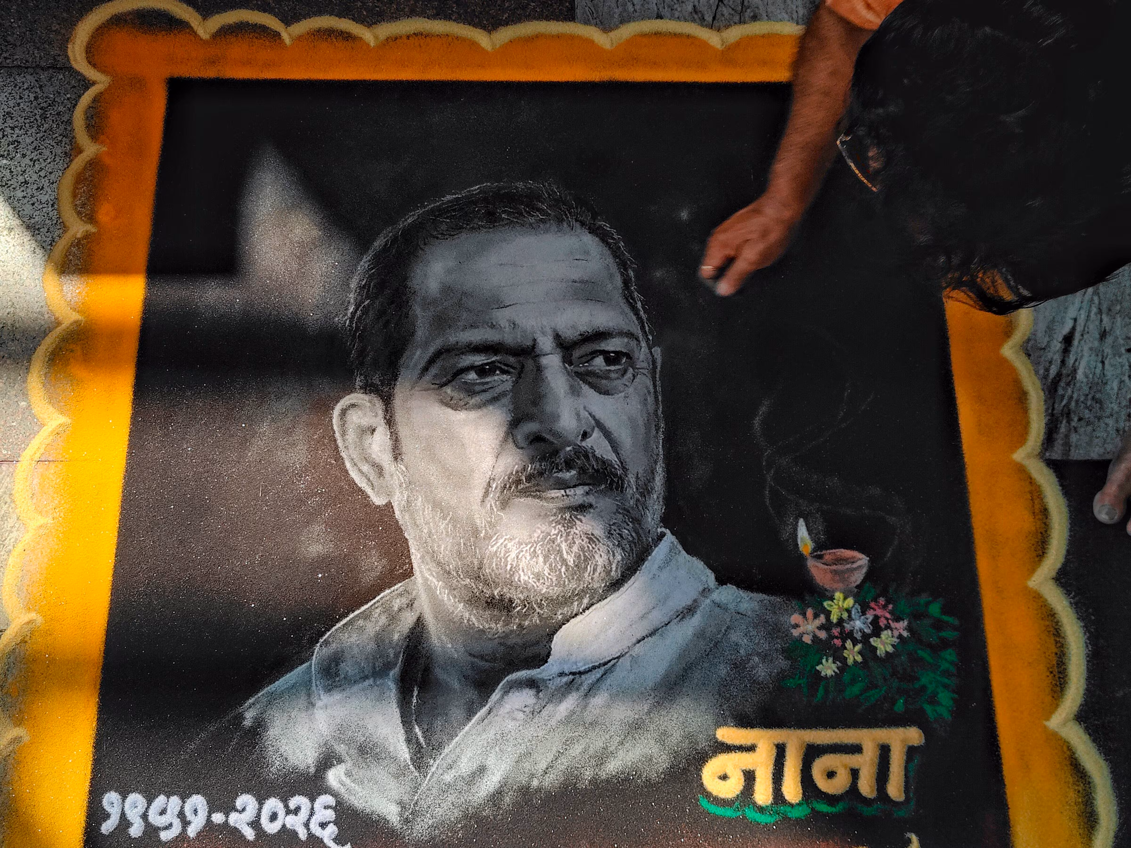 नाना पाटेकर को राजकीय सम्मान के साथ दी गई अंतिम विदाई, बेटे ने बताया क्यों रात में किया गया अंतिम संस्कार?